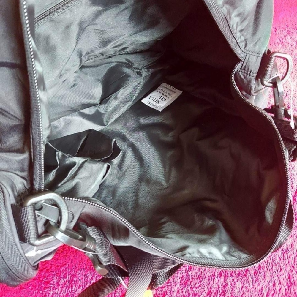 PINK Everyday duffel bag NWT - Picture 9 of 11